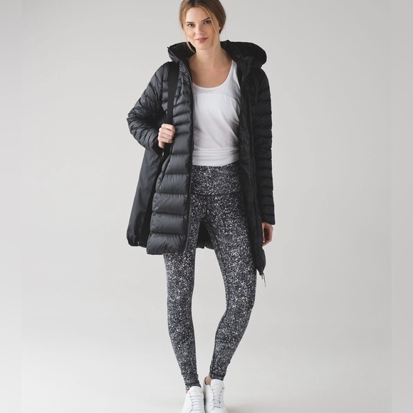 Lululemon Wunder Under Pant (Hi-Rise)
Splatter White Black Size 4 EUC - Picture 8 of 9